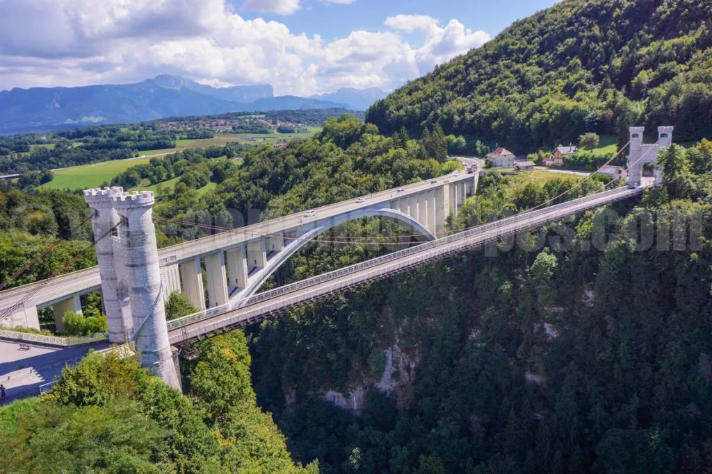 Pont de la Caille, pont historique Charles-Albert inauguré en 1839, inscrit aux monuments historiques